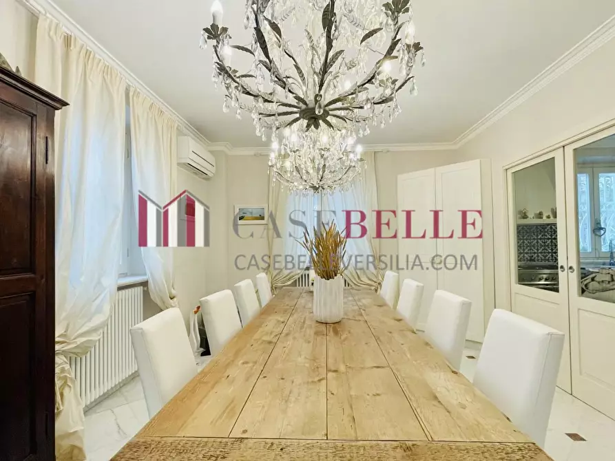 Immagine 5 di Villa in vendita  a Forte Dei Marmi