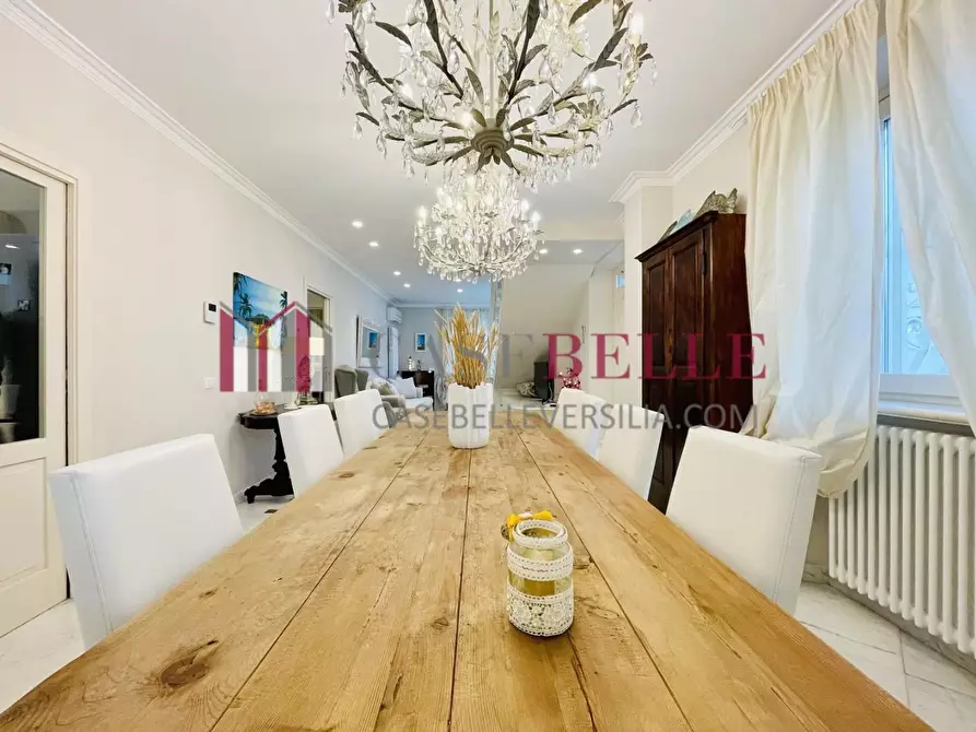 Immagine 7 di Villa in vendita  a Forte Dei Marmi