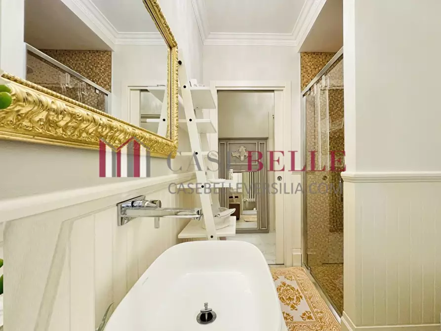 Immagine 21 di Villa in vendita  a Forte Dei Marmi