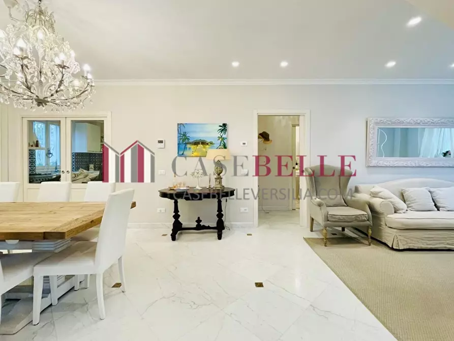 Immagine 3 di Villa in vendita  a Forte Dei Marmi