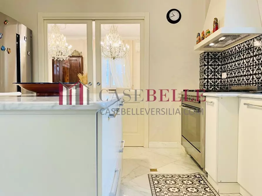 Immagine 11 di Villa in vendita  a Forte Dei Marmi