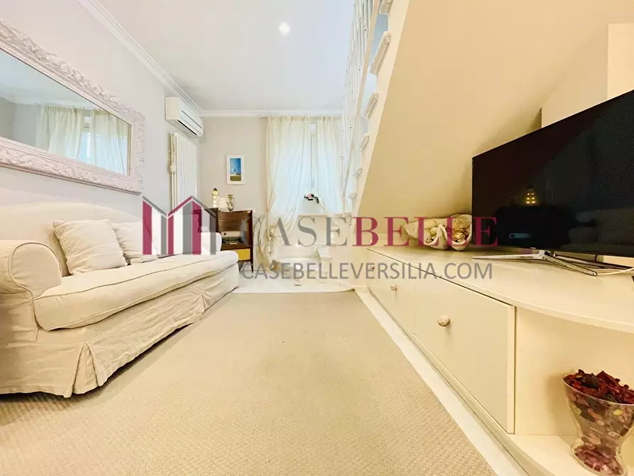 Immagine 4 di Villa in vendita  a Forte Dei Marmi