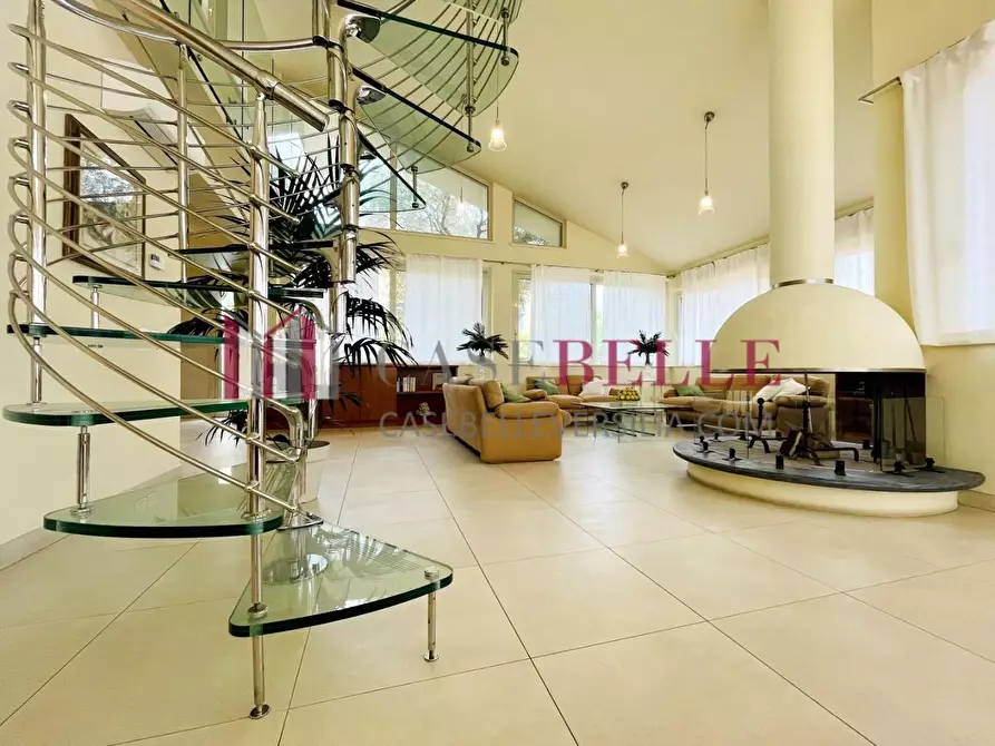 Immagine 10 di Casa indipendente in vendita  a Forte Dei Marmi