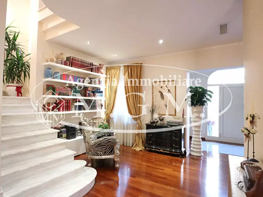 Immagine 2 di Casa indipendente in vendita  a Pontedera