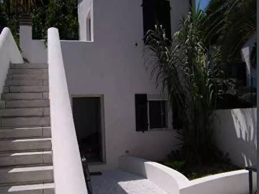 Immagine 2 di Casa semindipendente in vendita  a Carrara