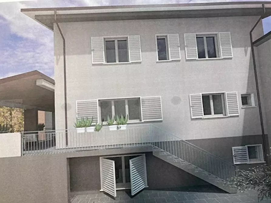 Immagine 7 di Casa trifamiliare in vendita  a Cascina