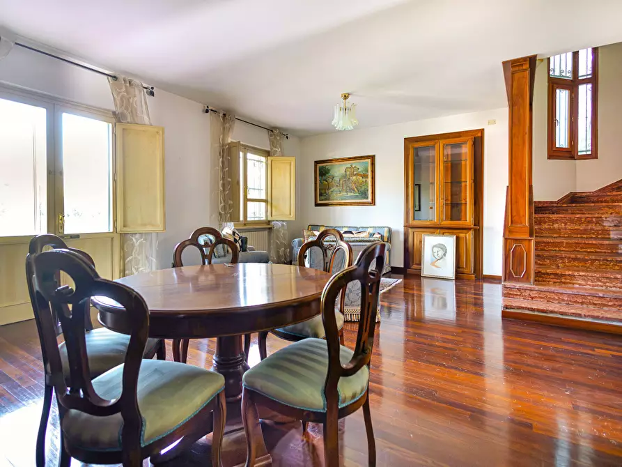 Immagine 15 di Villa in vendita  a Pisa