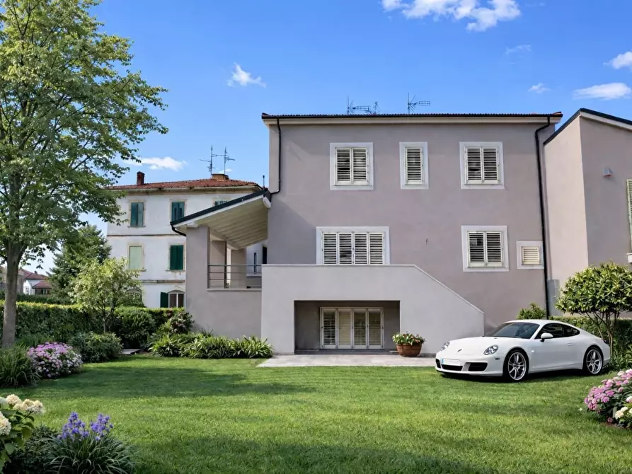 Immagine 5 di Villa in vendita  a Cascina