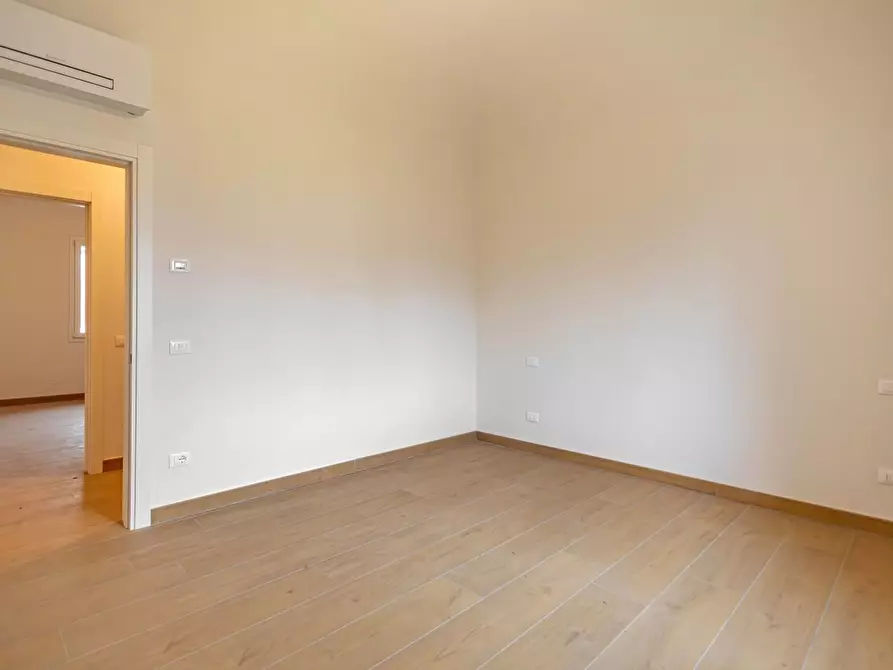 Immagine 22 di Villa in vendita  a Cascina