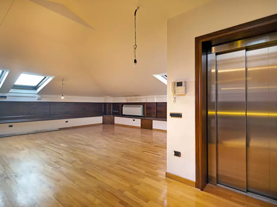 Immagine 38 di Villa in vendita  a Pisa