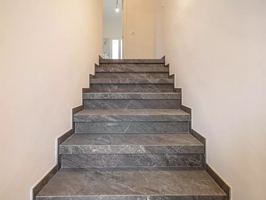 Immagine 13 di Villa in vendita  a Cascina