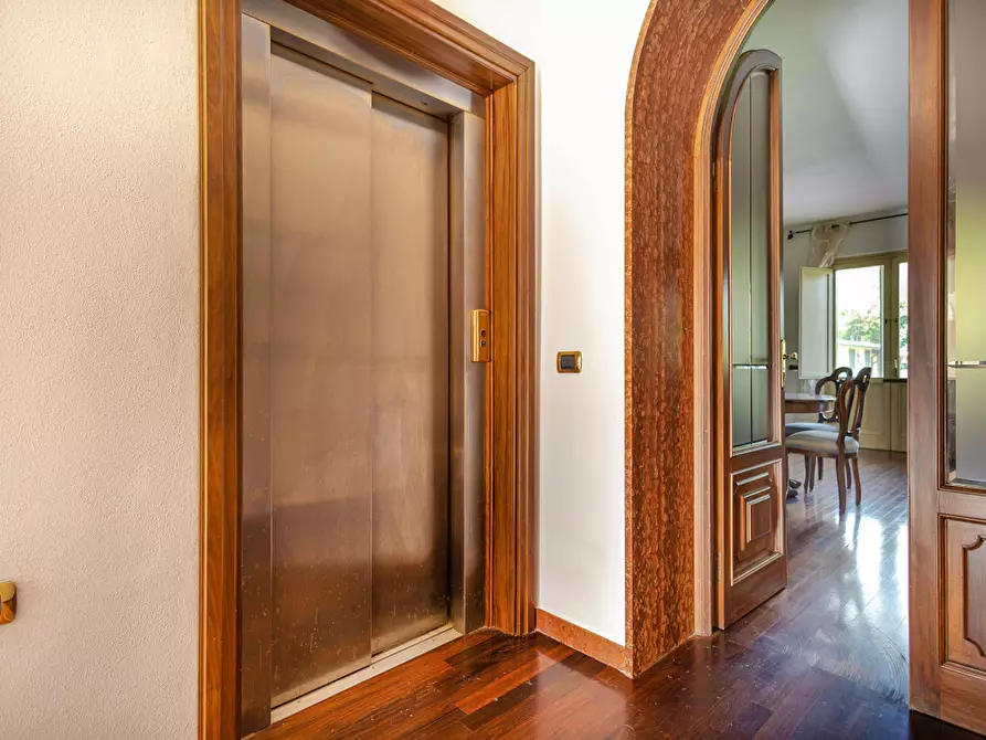 Immagine 13 di Villa in vendita  a Pisa