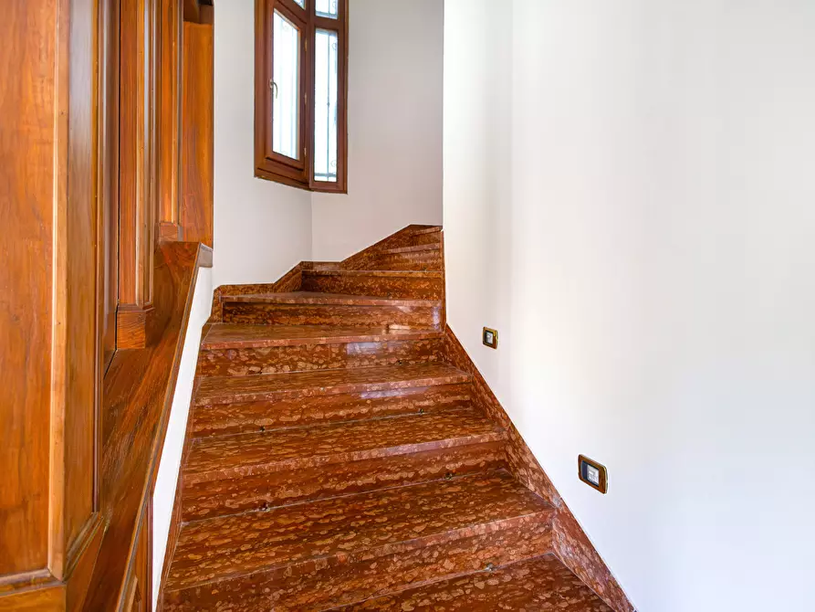 Immagine 16 di Villa in vendita  a Pisa