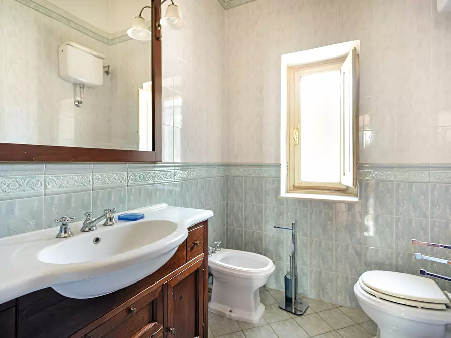 Immagine 11 di Villa in vendita  a Pisa