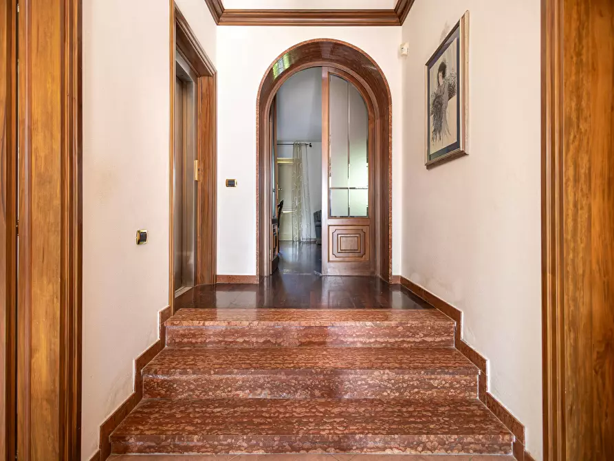 Immagine 12 di Villa in vendita  a Pisa