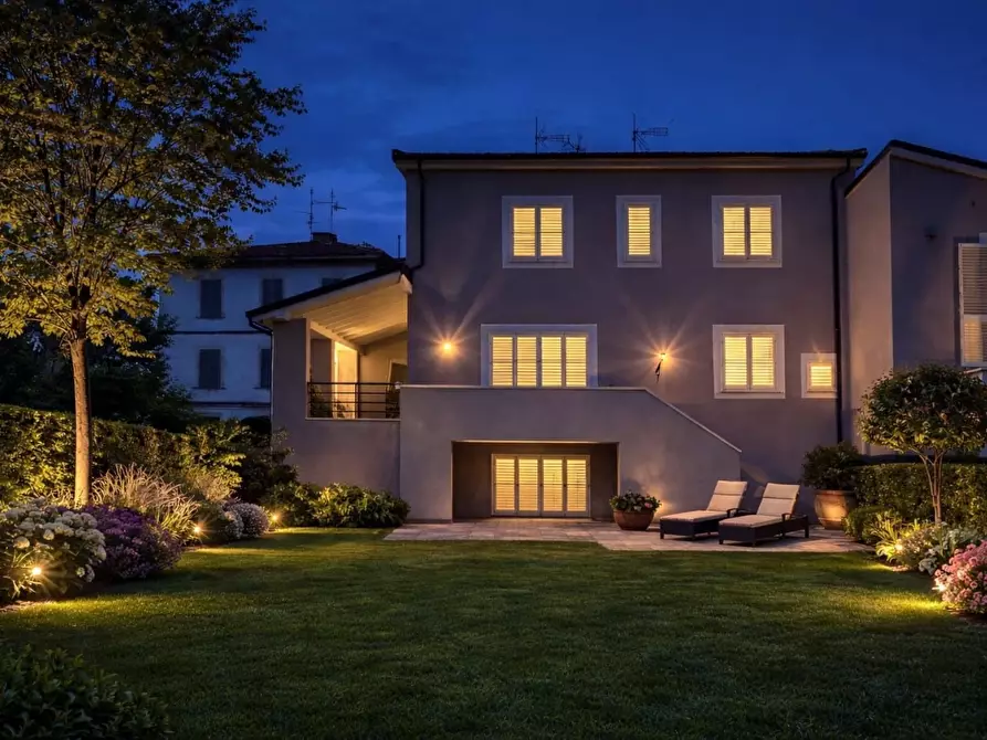 Immagine 4 di Villa in vendita  a Cascina