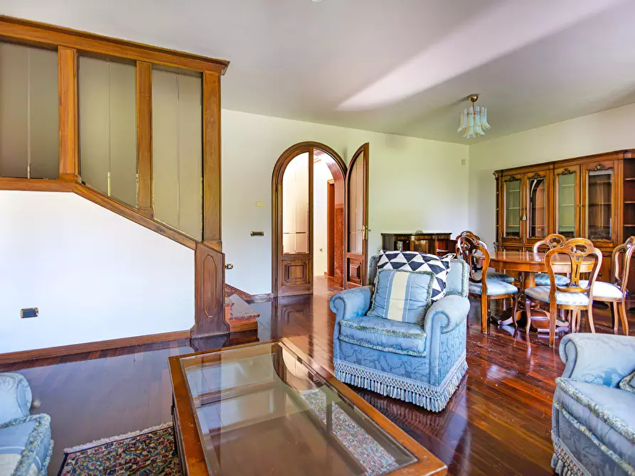 Immagine 14 di Villa in vendita  a Pisa