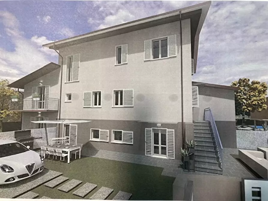 Immagine 1 di Casa trifamiliare in vendita  a Cascina