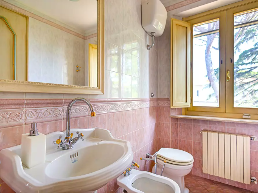 Immagine 37 di Villa in vendita  a Pisa