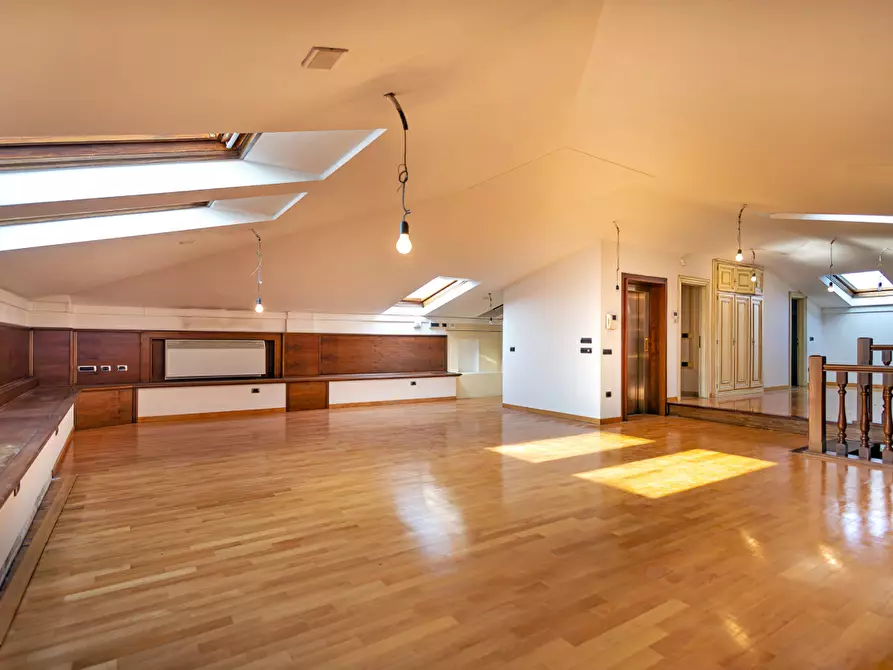 Immagine 39 di Villa in vendita  a Pisa