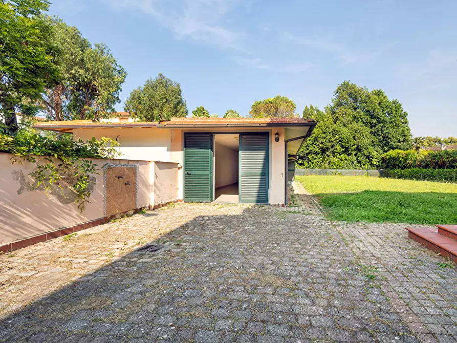 Immagine 5 di Villa in vendita  a Pisa