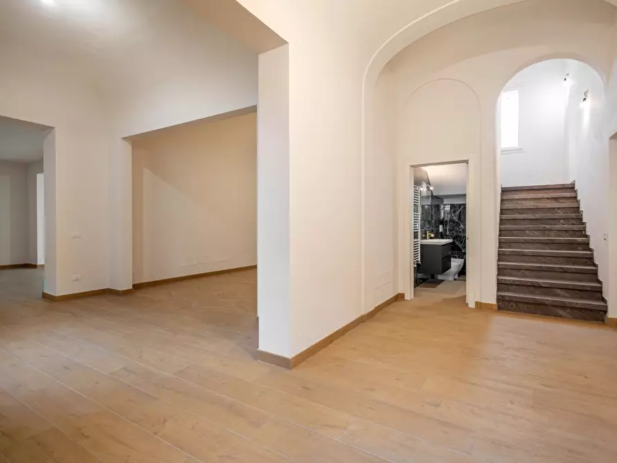 Immagine 6 di Villa in vendita  a Cascina