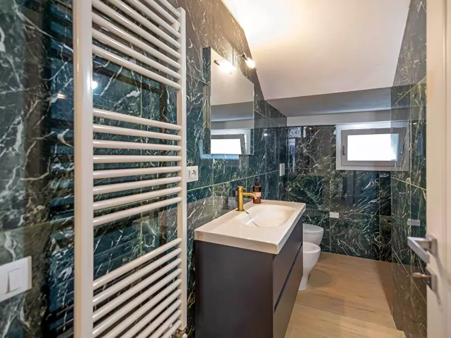 Immagine 8 di Villa in vendita  a Cascina