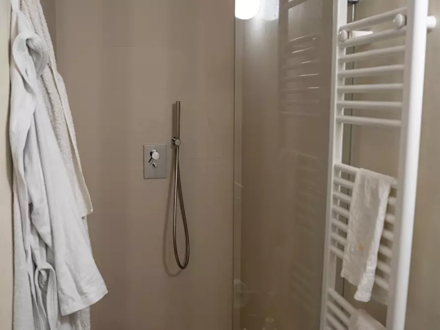 Immagine 18 di Appartamento in vendita  a Pisa