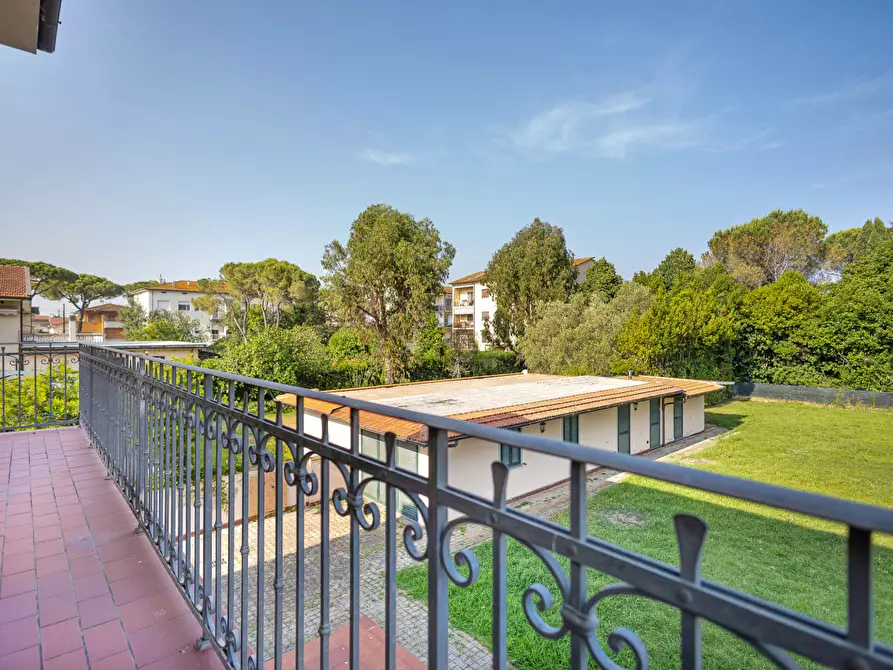 Immagine 22 di Villa in vendita  a Pisa
