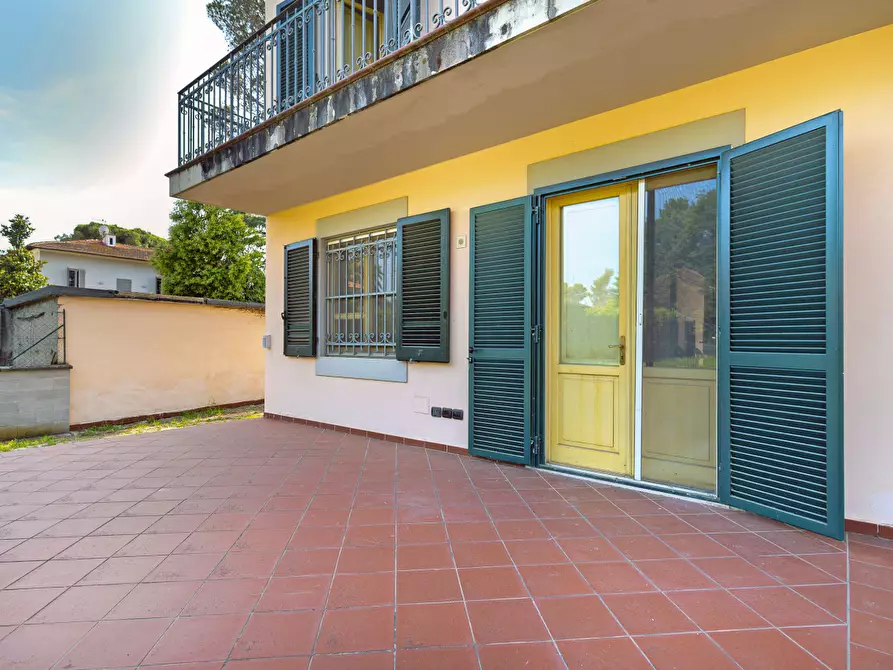 Immagine 3 di Villa in vendita  a Pisa
