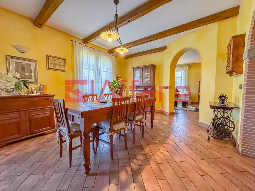 Immagine 22 di Villa in vendita  a Massa E Cozzile
