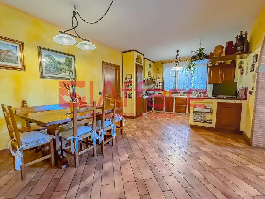 Immagine 28 di Villa in vendita  a Massa E Cozzile