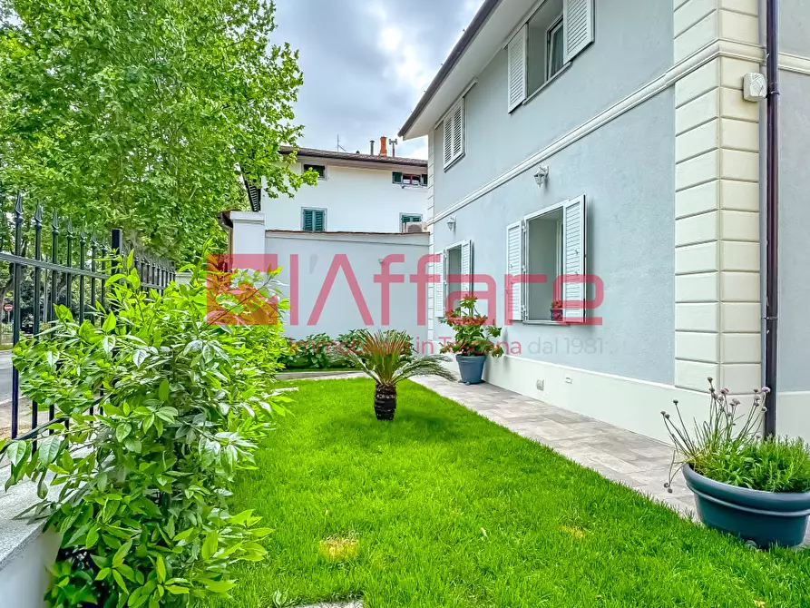 Immagine 3 di Villa in vendita  a Montecatini Terme