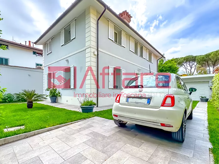 Immagine 5 di Villa in vendita  a Montecatini Terme