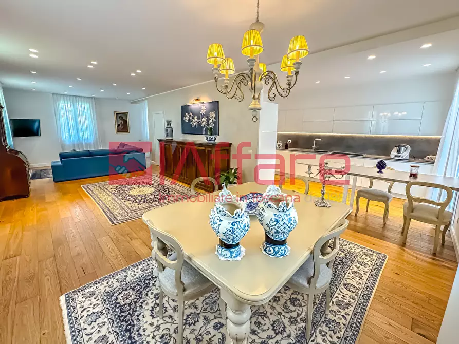 Immagine 10 di Villa in vendita  a Montecatini Terme