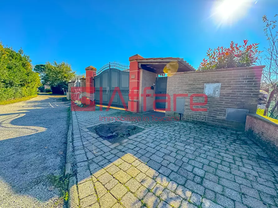 Immagine 18 di Villa in vendita  a Massa E Cozzile