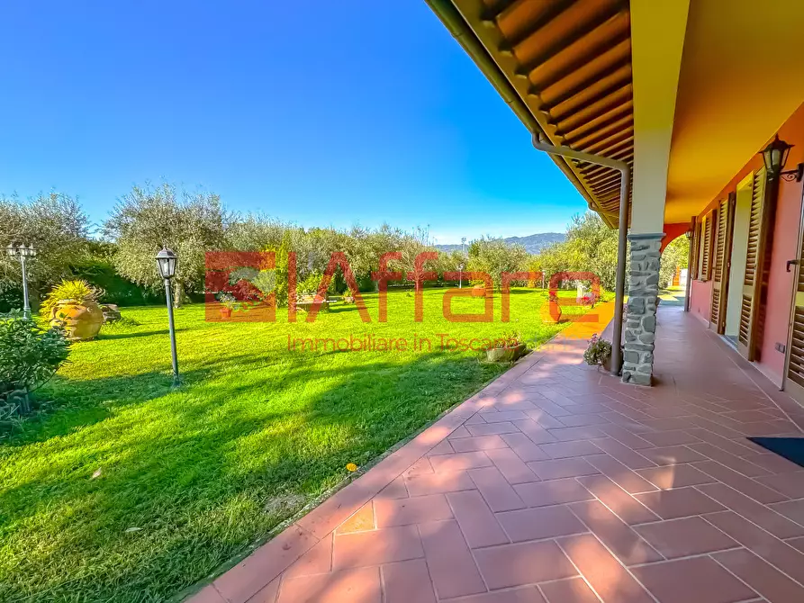 Immagine 13 di Villa in vendita  a Massa E Cozzile