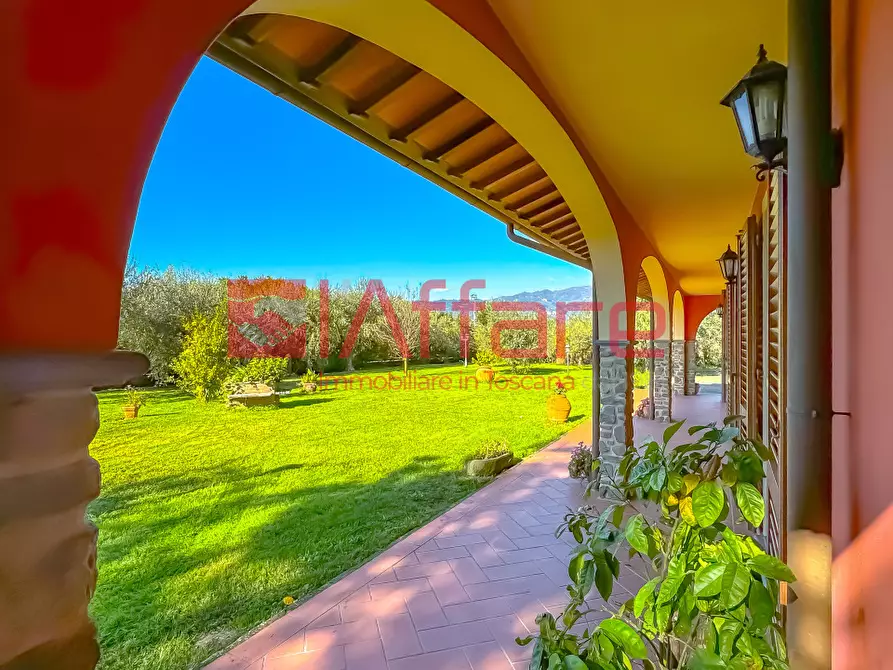 Immagine 11 di Villa in vendita  a Massa E Cozzile