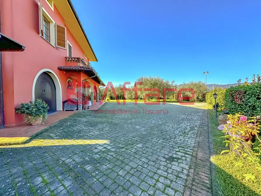 Immagine 3 di Villa in vendita  a Massa E Cozzile