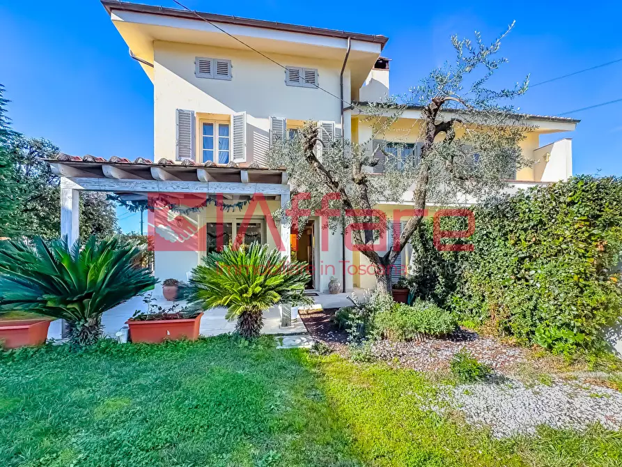 Immagine 1 di Villa in vendita  a Montecatini Terme