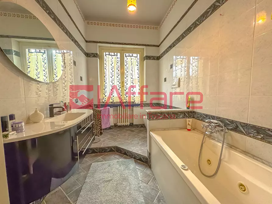 Immagine 23 di Villa in vendita  a Montecatini Terme