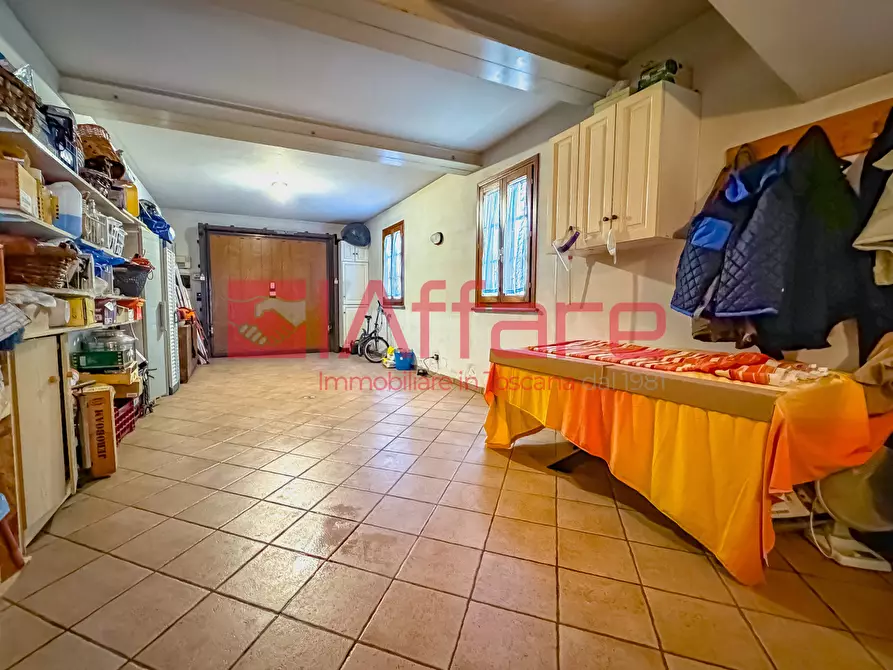 Immagine 54 di Villa in vendita  a Massa E Cozzile