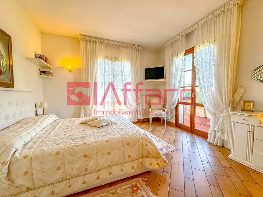 Immagine 37 di Villa in vendita  a Massa E Cozzile