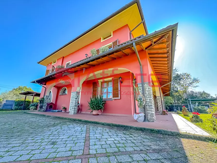 Immagine 7 di Villa in vendita  a Massa E Cozzile