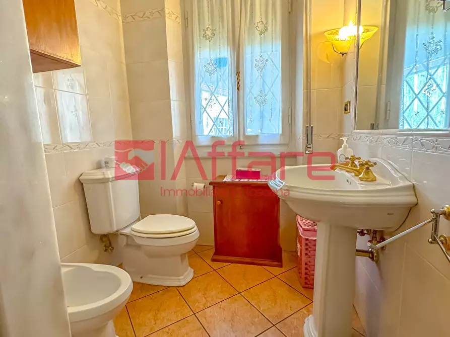 Immagine 10 di Villa in vendita  a Montecatini Terme