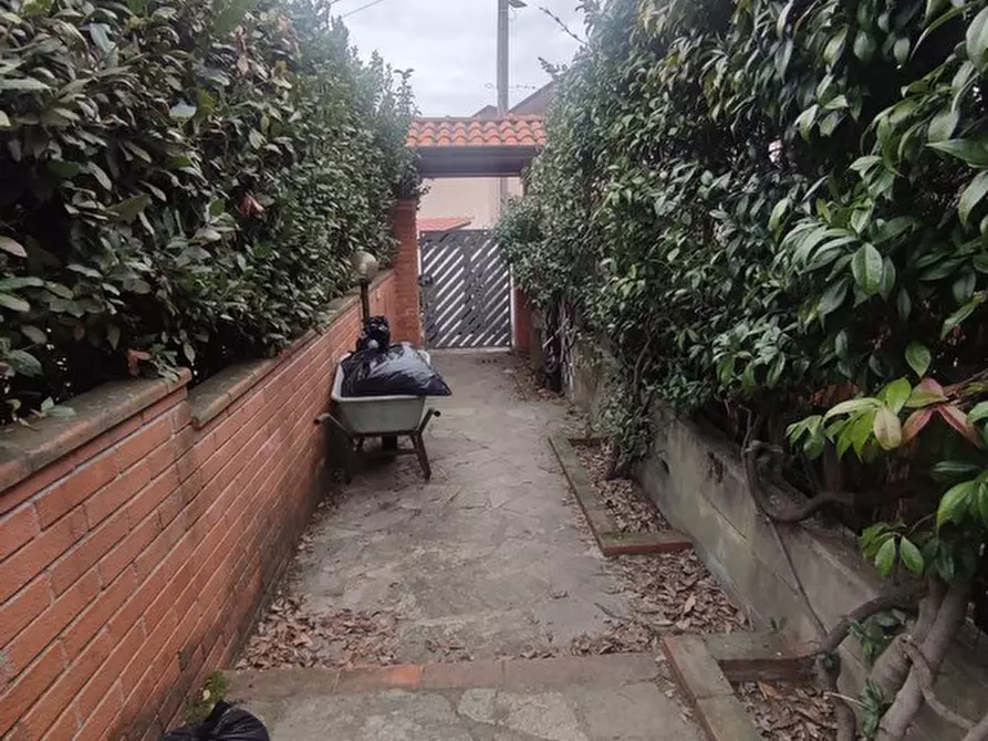 Immagine 13 di Casa semindipendente in vendita  a Castelnuovo Magra