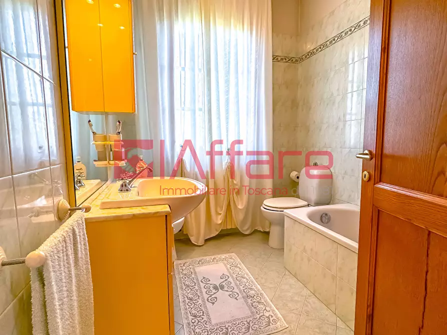 Immagine 51 di Villa in vendita  a Massa E Cozzile