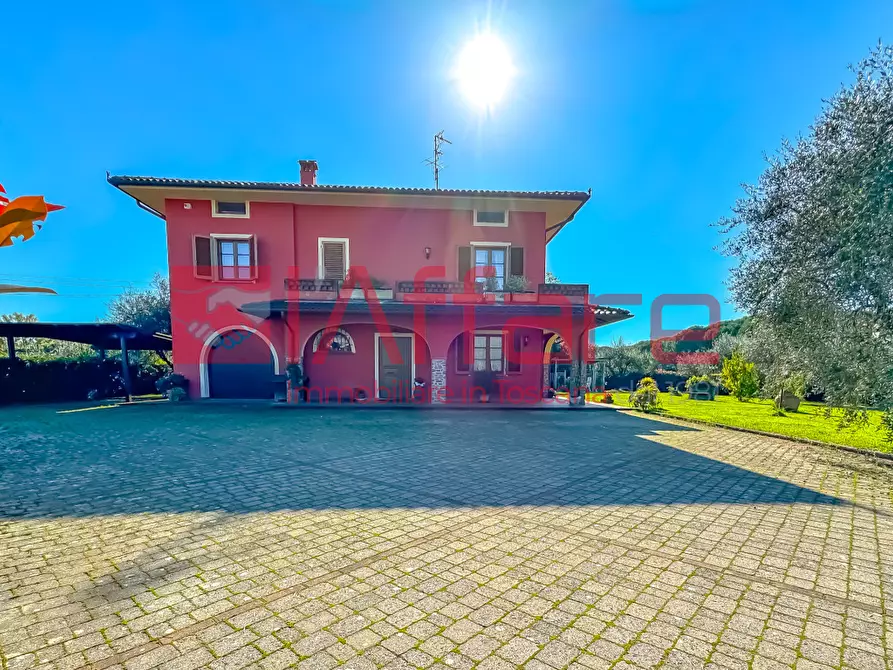 Immagine 6 di Villa in vendita  a Massa E Cozzile