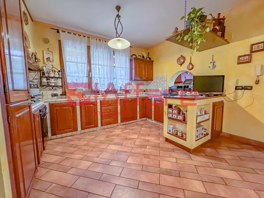 Immagine 30 di Villa in vendita  a Massa E Cozzile