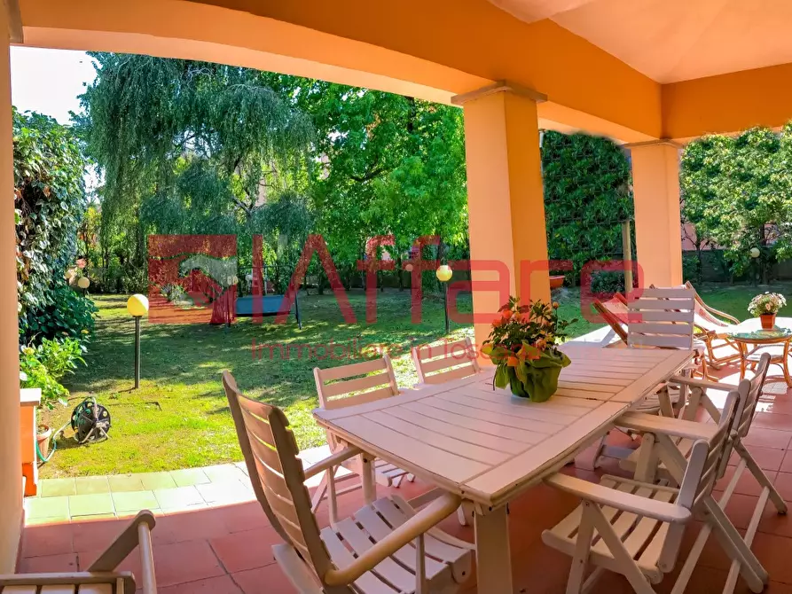 Immagine 12 di Villa in vendita  a Montecatini Terme